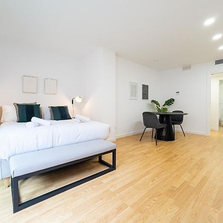 Stay U-Nique Apartments Albeniz Bcn L'Hospitalet de Llobregat Esterno foto